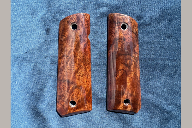 American Black Walnut Grips L+R (CRV1) | NEW Image