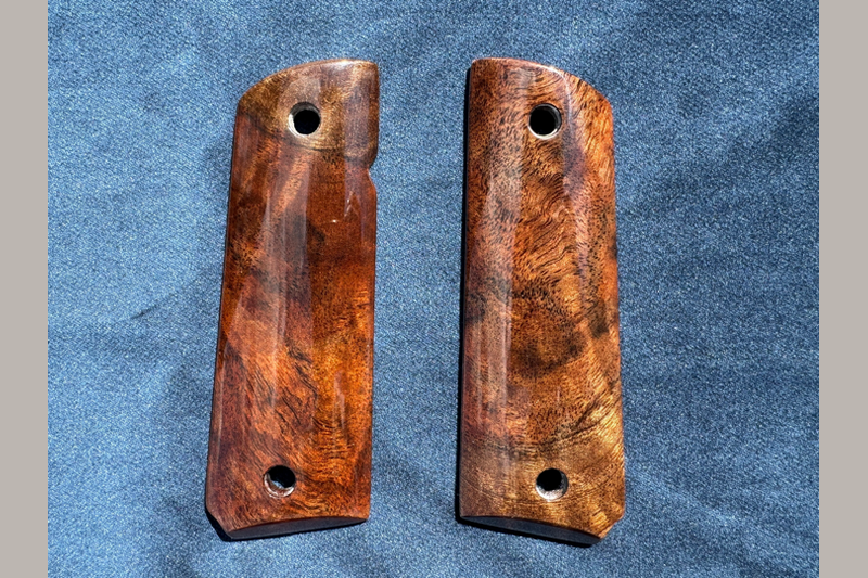 American Black Walnut Grips L+R (CRV2) | NEW Image