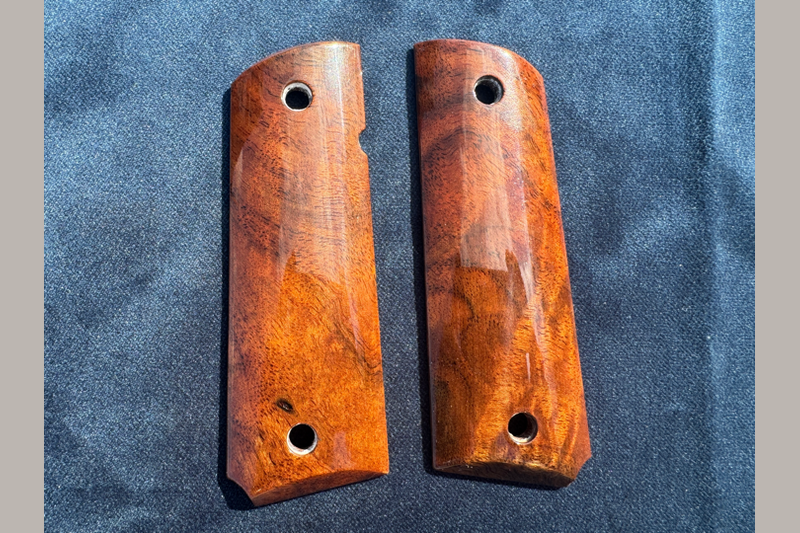 American Black Walnut Grips L+R (CRV4) | NEW Image