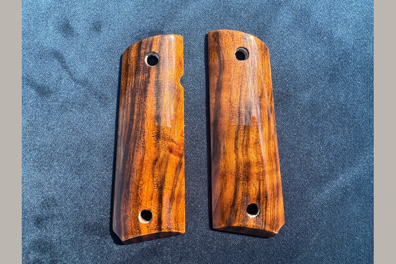 English Walnut Grips L+R (CRV1) | NEW Image
