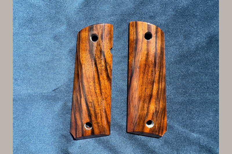 English Walnut Grips L+R (CRV2) | NEW Image